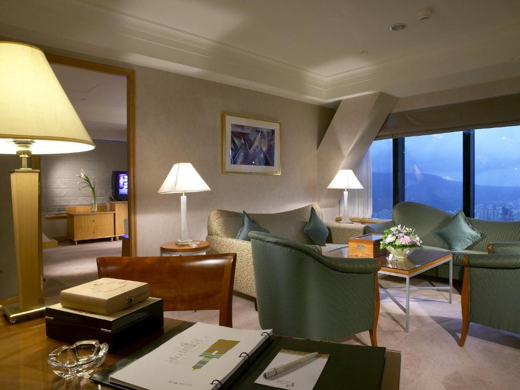 85 Sky Tower Hotel Гаосюн Номер фото A suite at the Mandarin Oriental, Tokyo