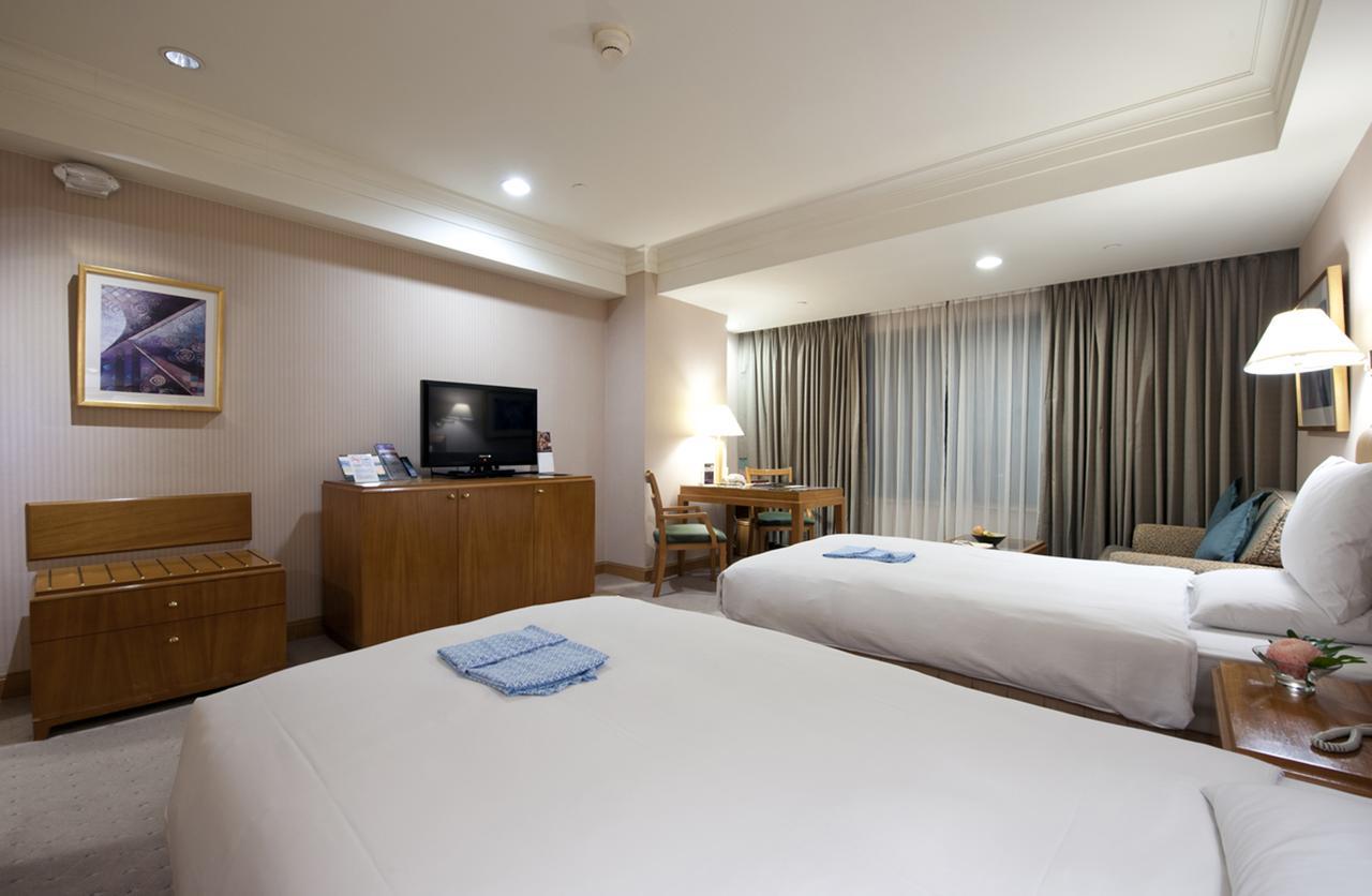 85 Sky Tower Hotel Гаосюн Экстерьер фото Deluxe Room