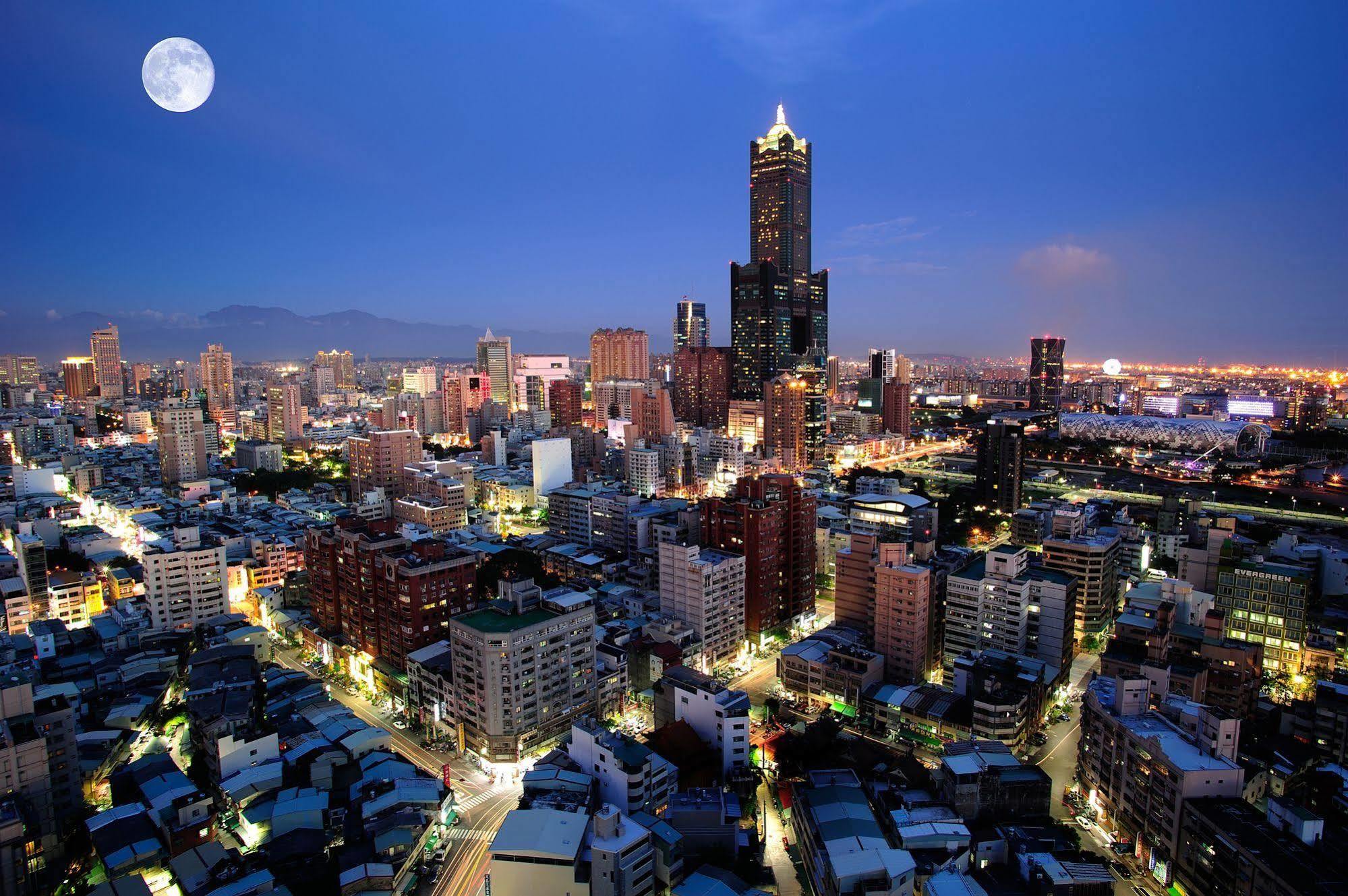 85 Sky Tower Hotel Гаосюн Экстерьер фото Skyline of Taipei